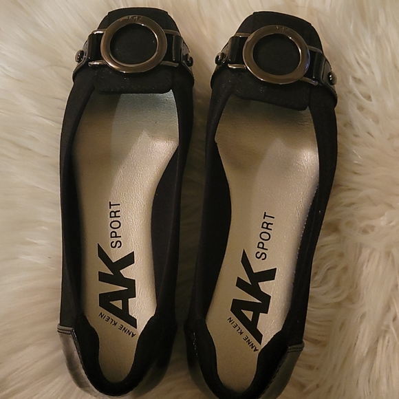 Anne Klein Shoes for girls - Picture 1 of 9